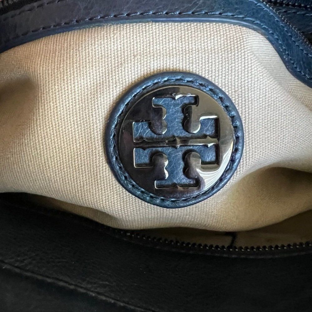 Vintage Tory Burch T logo Quilted Blue
Leather - Picture 6 of 11